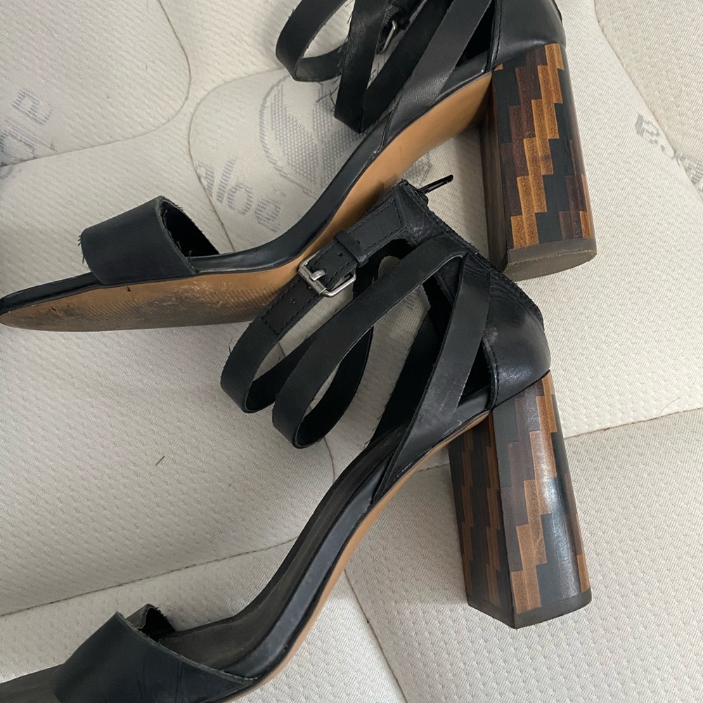 Shoes - Picture 6 of 7